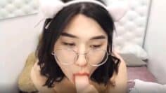 Em gái vú to đam mê ca hát live stream